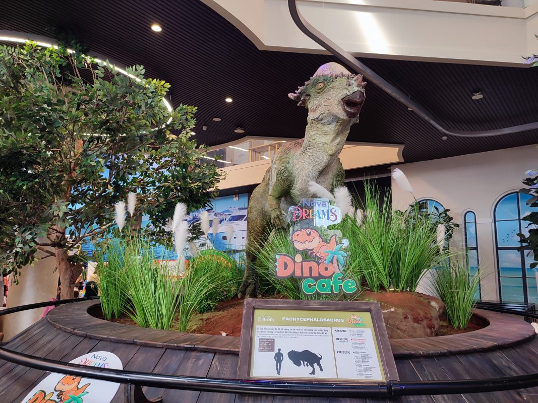Mô hình khủng long như thật tại Dino Cafe Quận 1